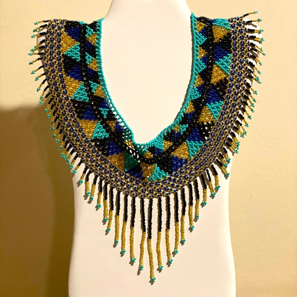 Huichol necklace 💙🖤